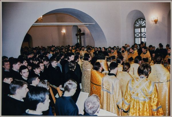 26 января 2003 г. Епископ Томский и Асиновский Ростислав совершает освящение Богоявленского придела Богоявленского собора.