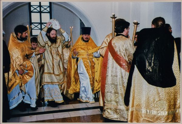 26 января 2003 г. Епископ Томский и Асиновский Ростислав совершает освящение Богоявленского придела Богоявленского собора.