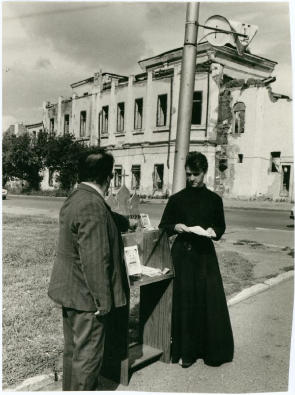 1990-е годы. Сбор средств на восстановление Богоявленского собора. Фото из фондов ГАТО