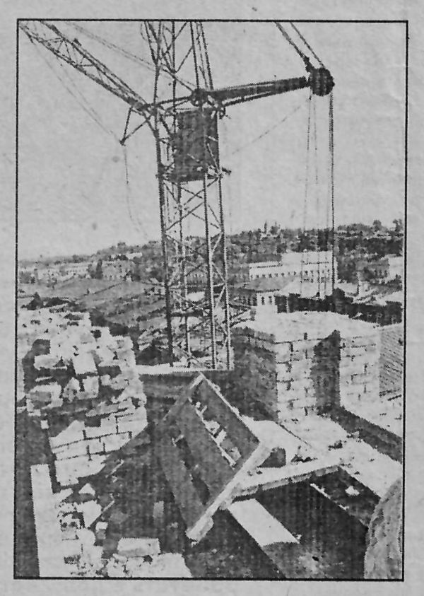 2000 г. Реконструкция светового барабана Богоявленского собора. Фото Александра Савельева из газеты 