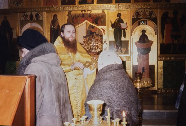 2002 г. Архимандрит Вениамин (Малеванников) в Архангельском приделе Богоявленского собора.