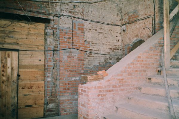 2002 г. Восстановленная лестница на второй этаж Богоявленского собора.