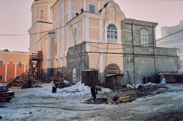 2003 г. Расчистка территории Богоявленского собора.