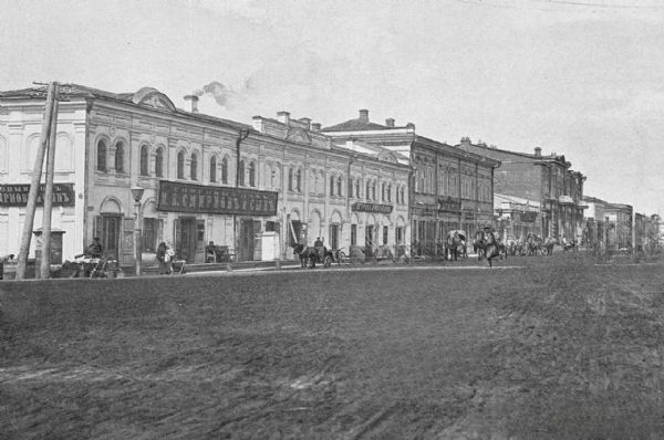Здания по улице миллионной (пр. Ленина 82, 82а, 82б и др.) 1890-е годы. Фото И. Томашкевича.